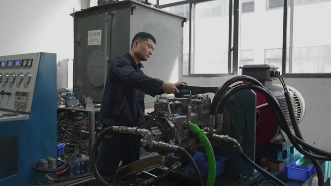 En stock Sauer Danfoss Serie MMF MMF044 MMF044DAFGABNNN Bomba de pistón hidráulica para rodillos 9